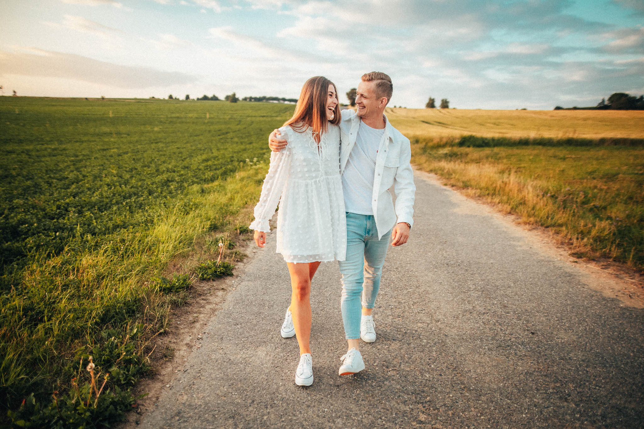 Párová fotografie, předsvatební focení, zamilovaný pár v přírodě, láska, smích, emoce, fotograf Lukáš Kenji Vrábel