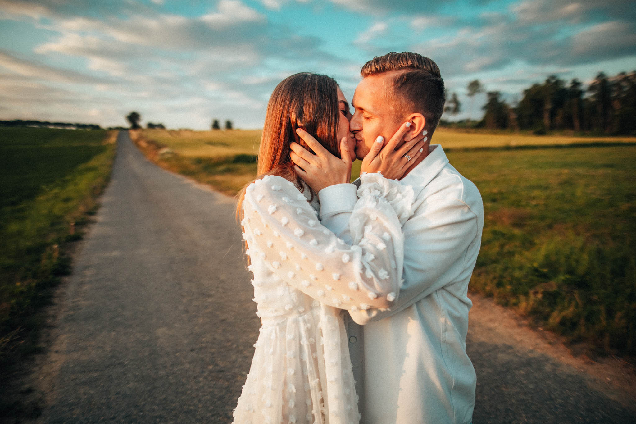 Párová fotografie, předsvatební focení, zamilovaný pár v přírodě, láska, smích, emoce, fotograf Lukáš Kenji Vrábel