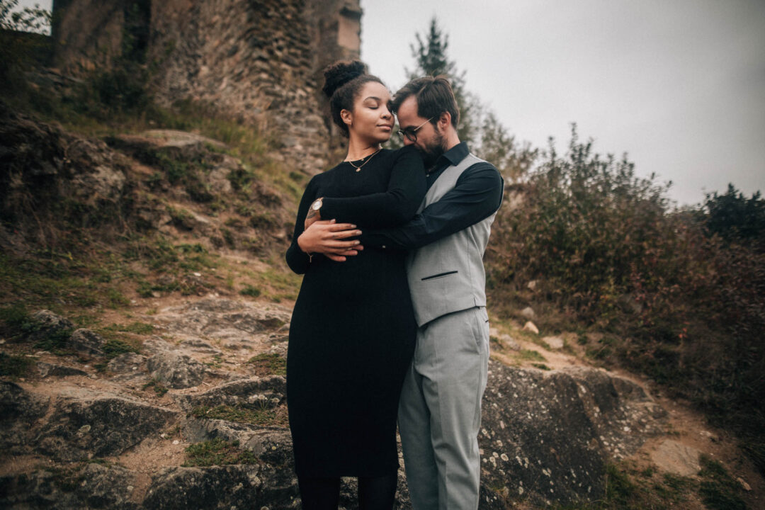 Párová fotografie, předsvatební focení, zamilovaný pár v přírodě, láska, smích, emoce, fotograf Lukáš Kenji Vrábel