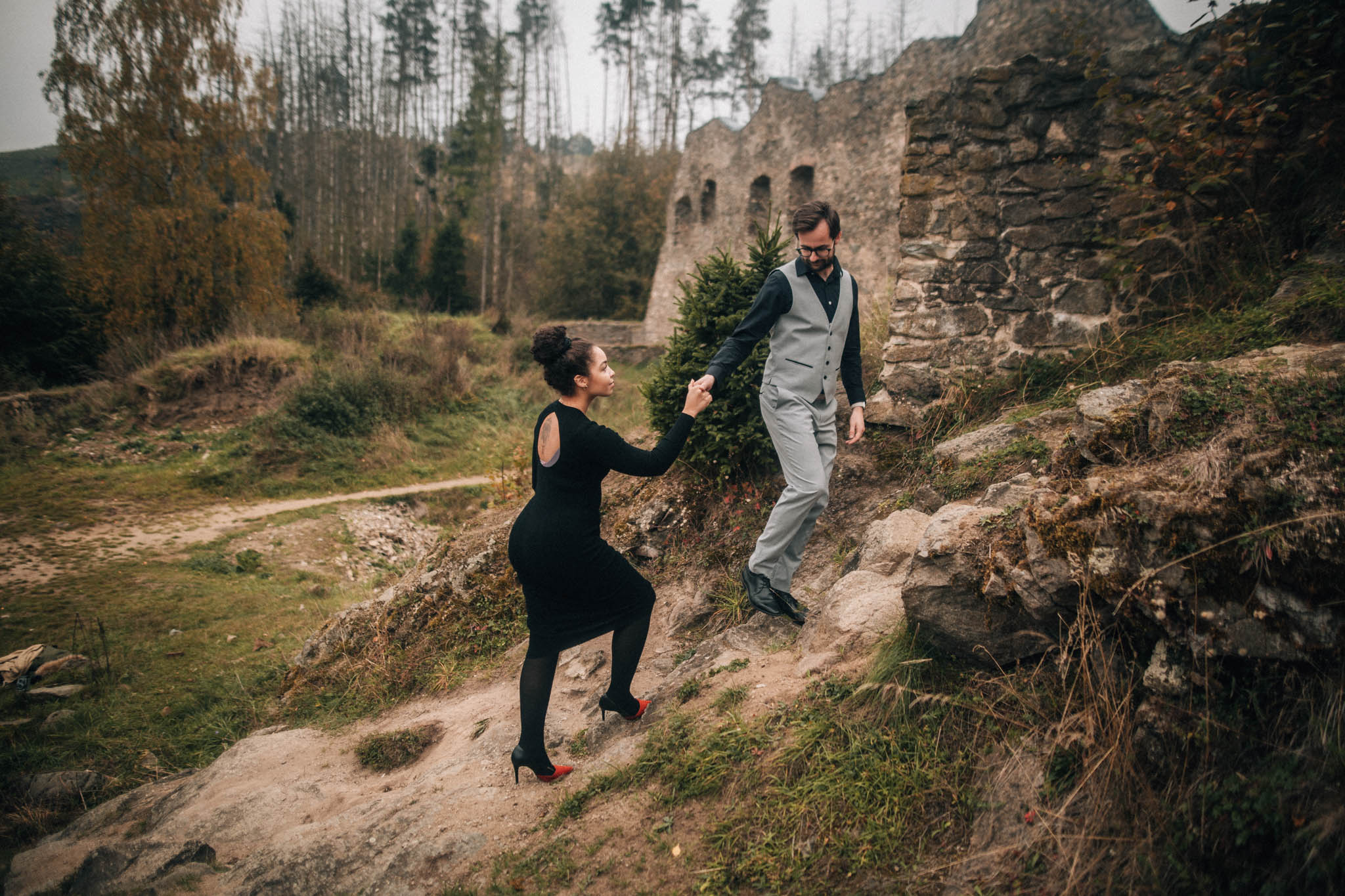 Párová fotografie, předsvatební focení, zamilovaný pár v přírodě, láska, smích, emoce, fotograf Lukáš Kenji Vrábel