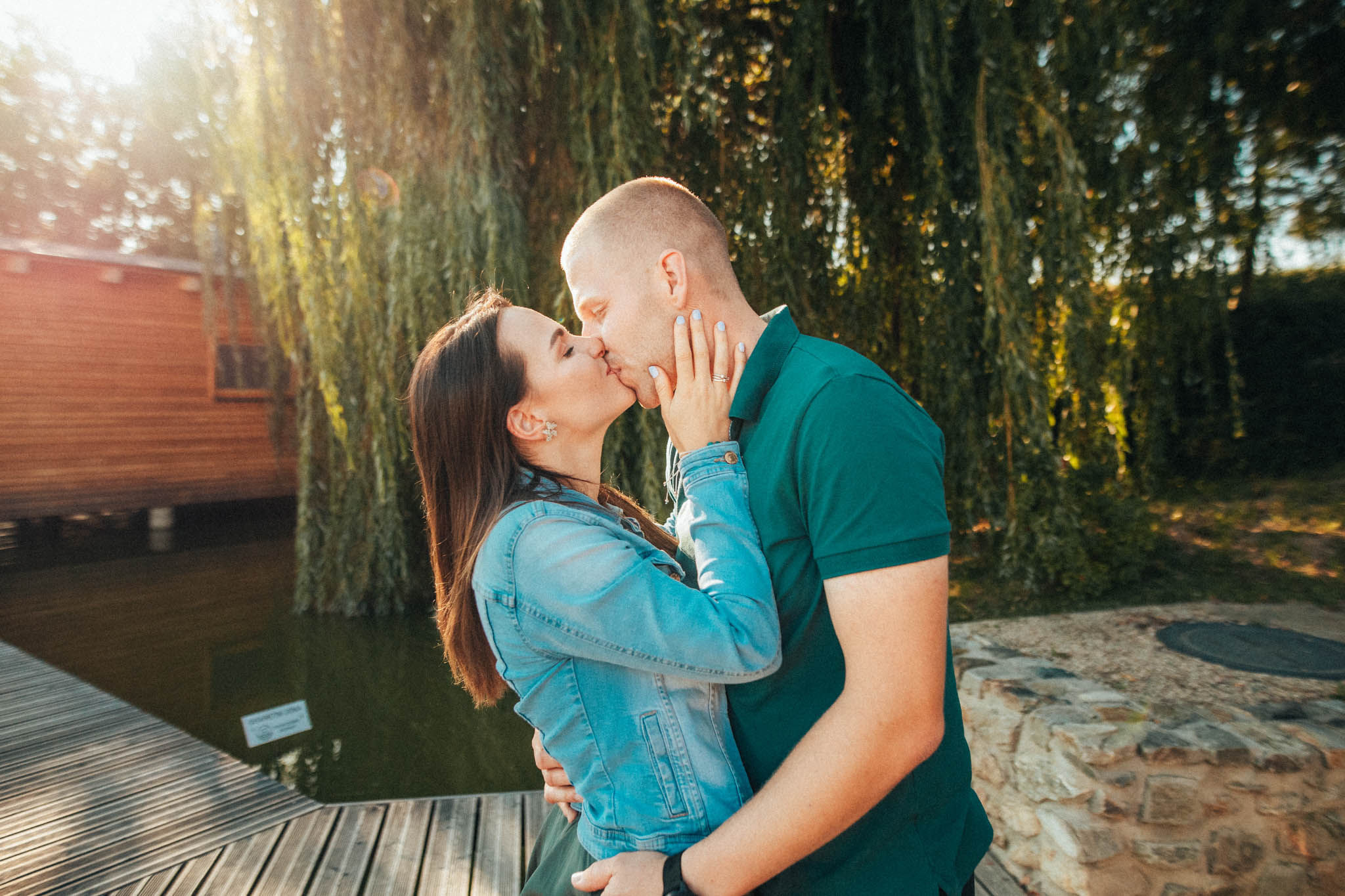 Párová fotografie, předsvatební focení, zamilovaný pár v přírodě, láska, smích, emoce, fotograf Lukáš Kenji Vrábel