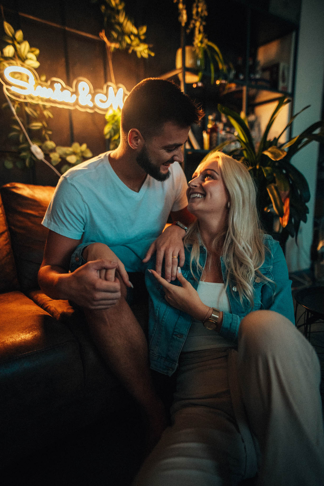Párová fotografie, předsvatební focení, zamilovaný pár v přírodě, láska, smích, emoce, fotograf Lukáš Kenji Vrábel