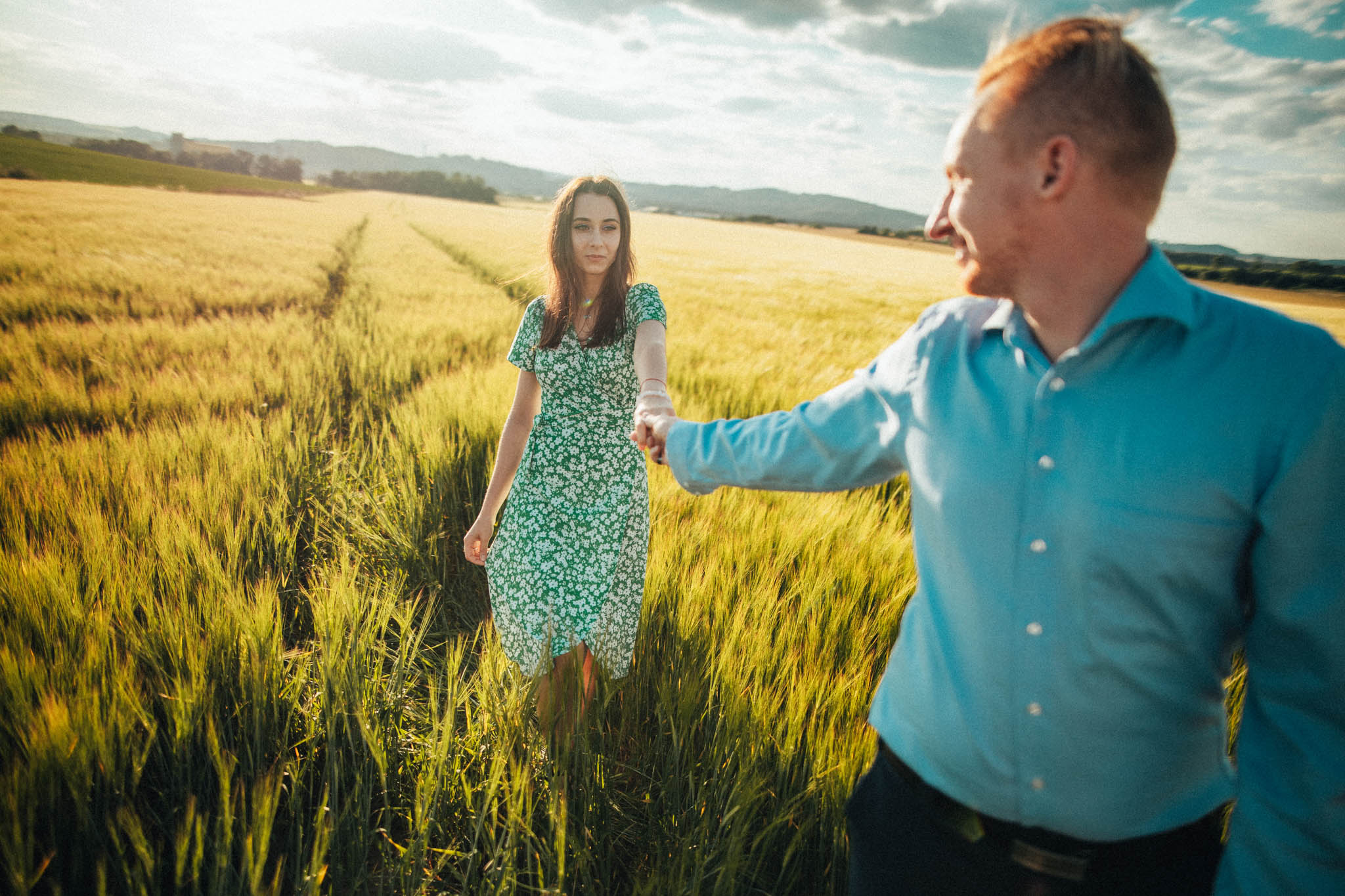 Párová fotografie, předsvatební focení, zamilovaný pár v přírodě, láska, smích, emoce, fotograf Lukáš Kenji Vrábel