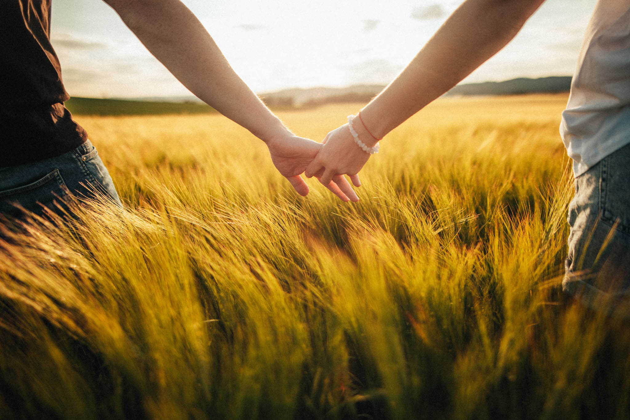 Párová fotografie, předsvatební focení, zamilovaný pár v přírodě, láska, smích, emoce, fotograf Lukáš Kenji Vrábel