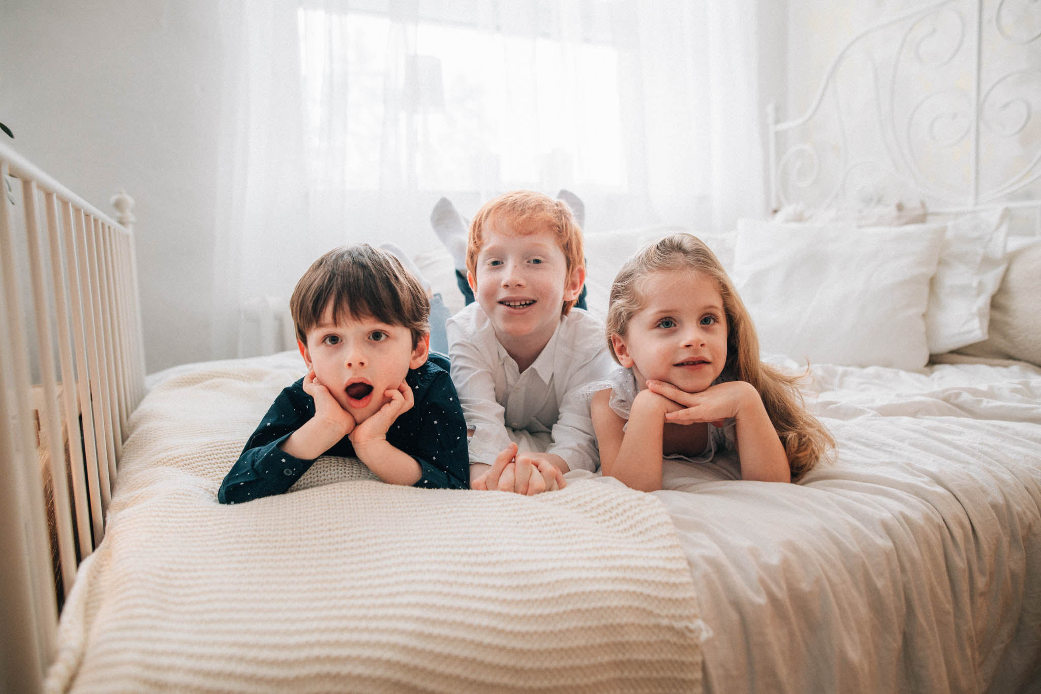 Rodinná fotografie, rodinné focení, veselá rodina v přírodě, láska, smích, emoce, fotograf Lukáš Kenji Vrábel