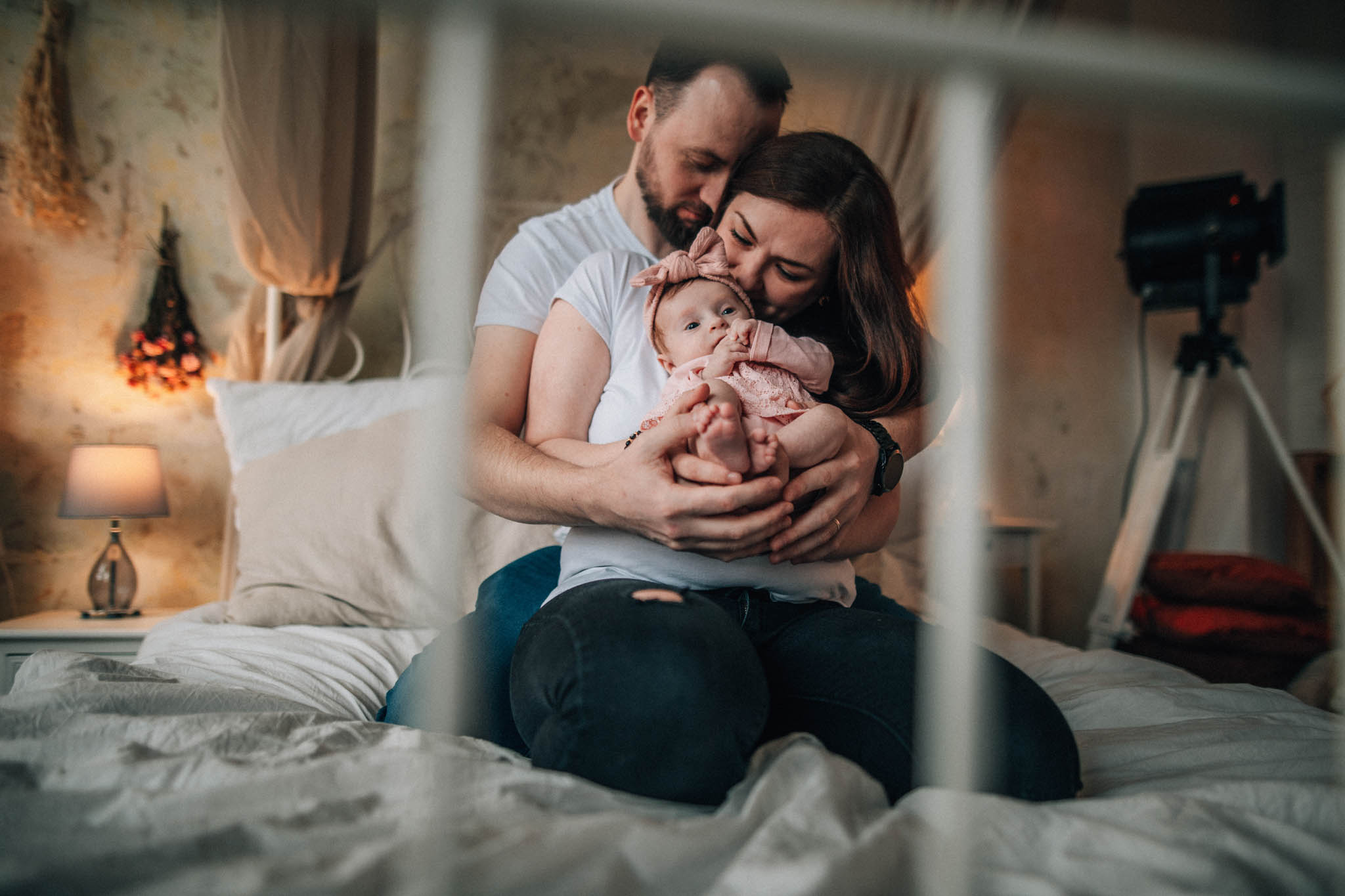 Rodinná fotografie, rodinné focení, veselá rodina v přírodě, láska, smích, emoce, fotograf Lukáš Kenji Vrábel