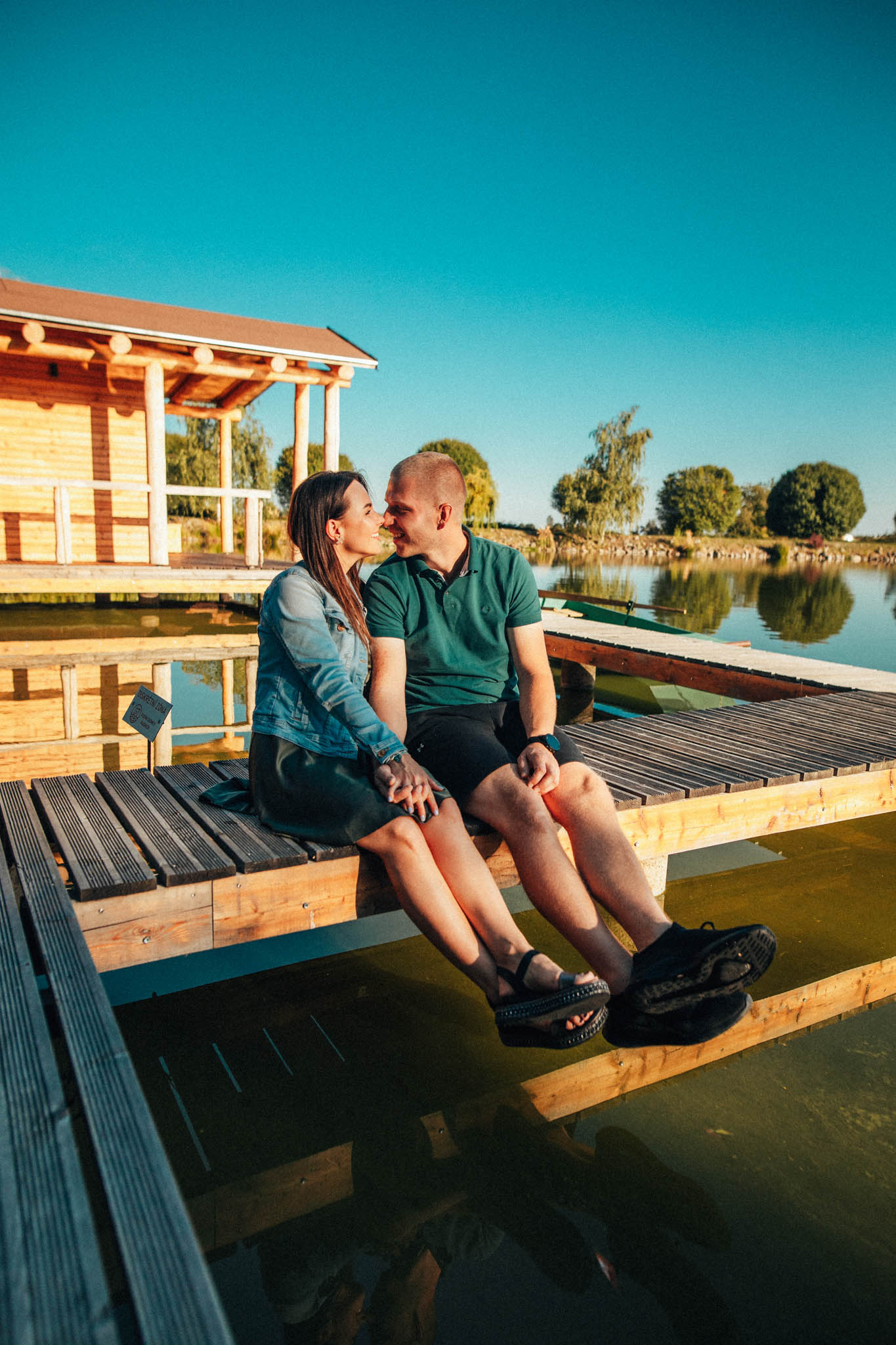 Rodinná fotografie, rodinné focení, veselá rodina v přírodě, láska, smích, emoce, fotograf Lukáš Kenji Vrábel