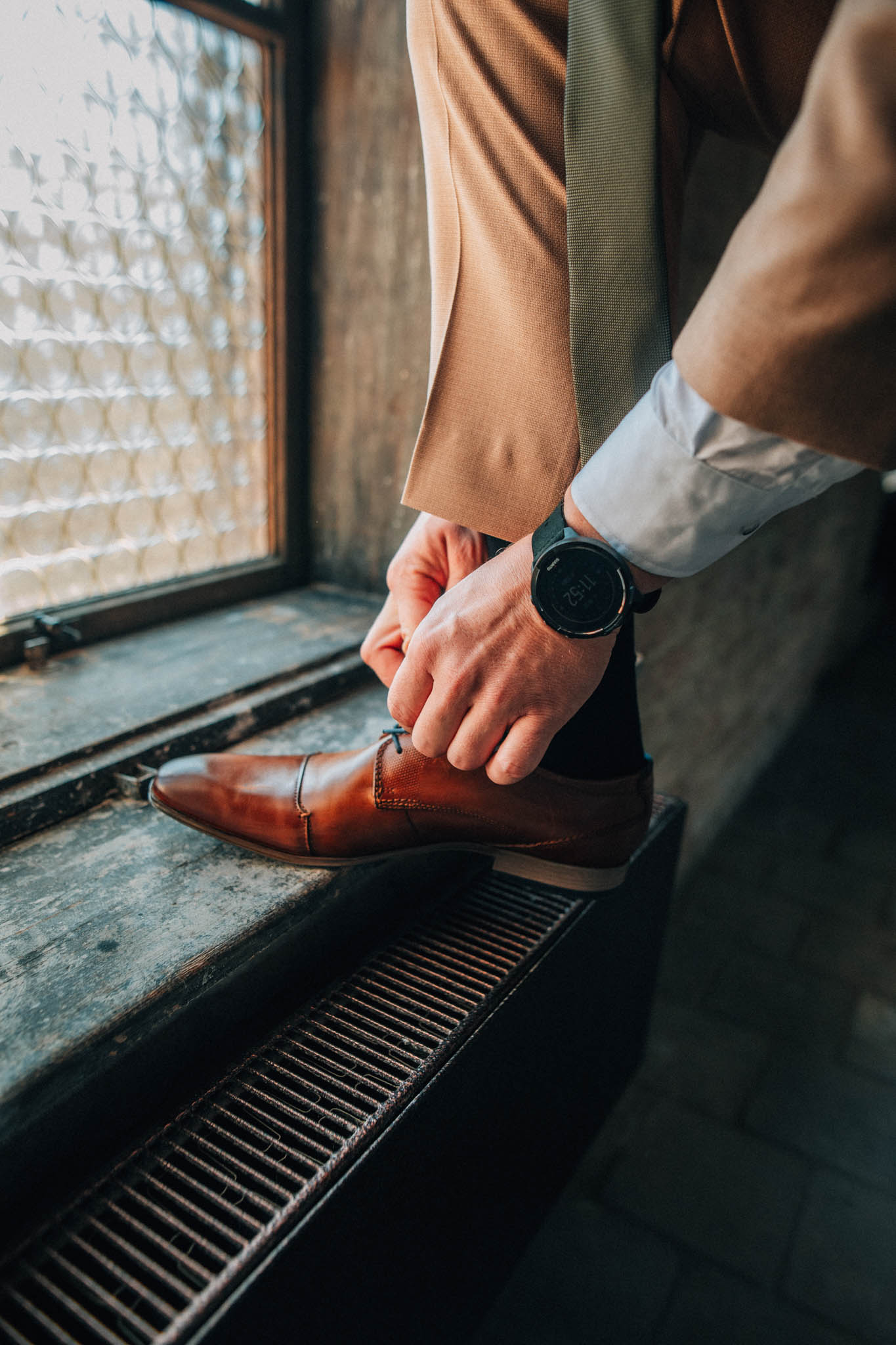 Svatební focení, novomanželé, ženich a nevěsta v přírodě, svatební fotograf