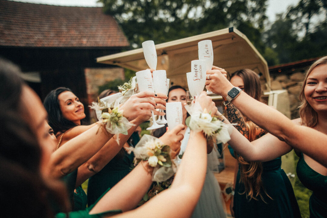 10 tipů na skvělý svatební fotky, který budete milovat - Lukáš Kenji Vrábel fotograf - svatební a rodinný fotografie Svatební focení, novomanželé, ženich a nevěsta v přírodě, svatební fotograf