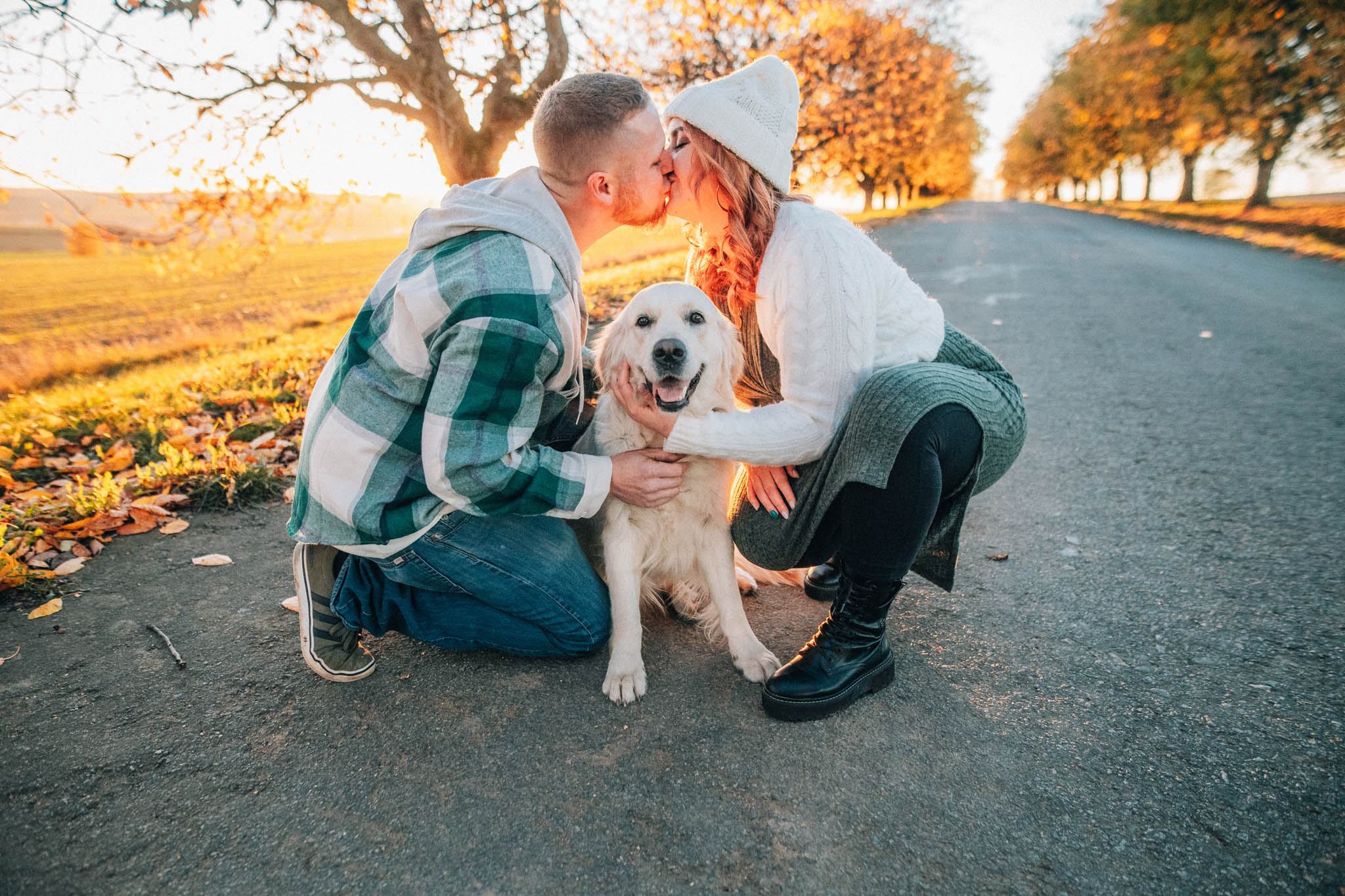 Těhotenská fotografie, těhotenské focení, šťastný pár v přírodě očekávající miminko, láska, smích, emoce, fotograf Lukáš Kenji Vrábel