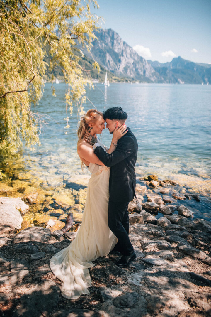 Svatební focení, wedding photography, newlyweds, novomanželé, ženich a nevěsta v přírodě, groom and bride in the nature, svatební fotograf, wedding photographer