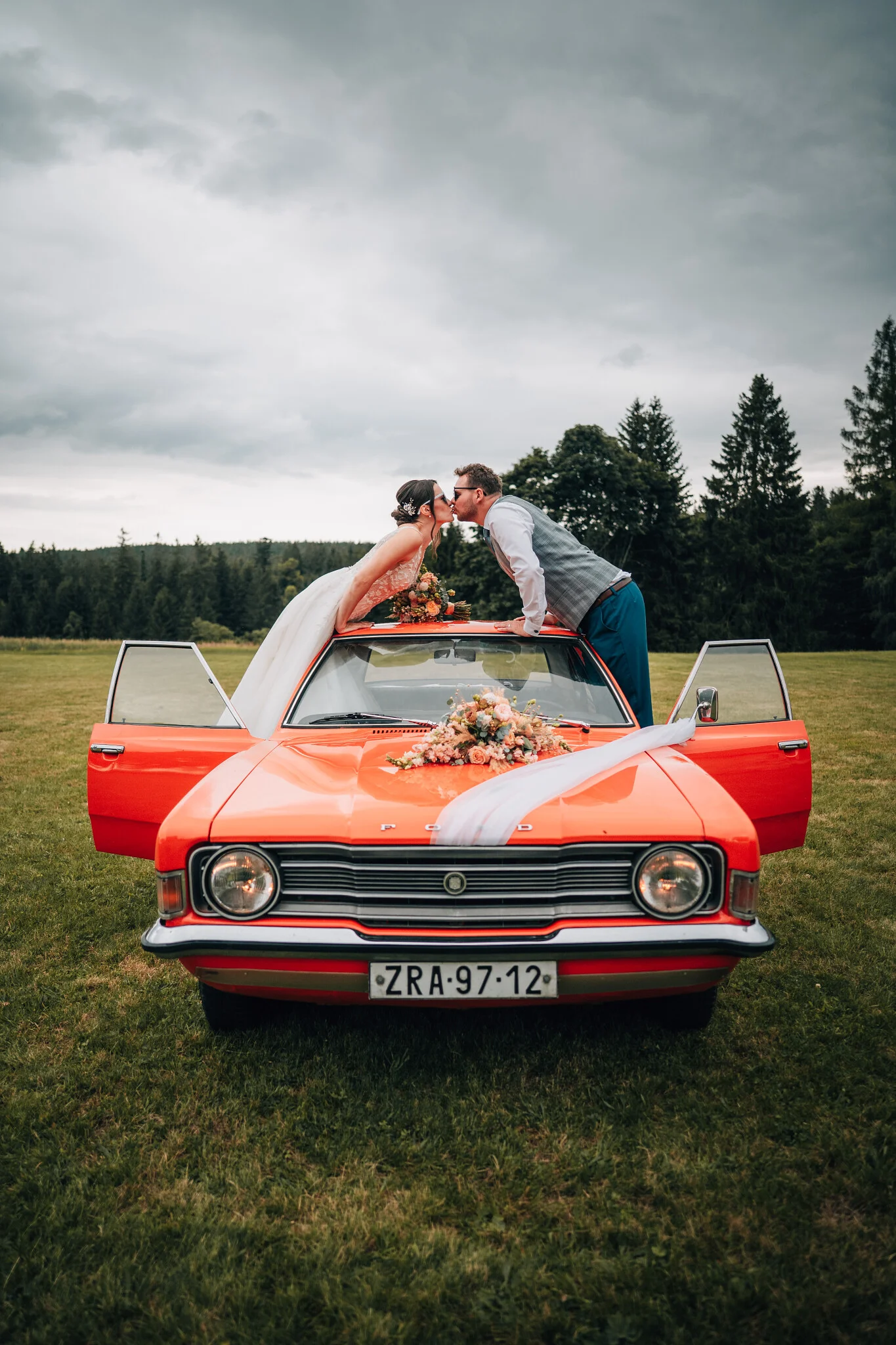 Veterán na svatbu - Lukáš Kenji Vrábel fotograf - svatební a rodinný fotografie Lukáš Kenji Vrábel fotograf - Veterán na svatbu - svatební a rodinná fotografie - Listopad 2025